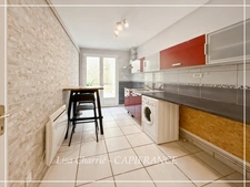 Townhouse for sale in Vic-Fezensac (32), divided into 2 rented apartments, with terrace, balcony, and garage.