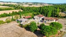 Maison à vendre 174 m2 habitables, 2 niveaux, 6 pièces proche de VIC FEZENSAC (32) sur 11 183 m2 de terrain 