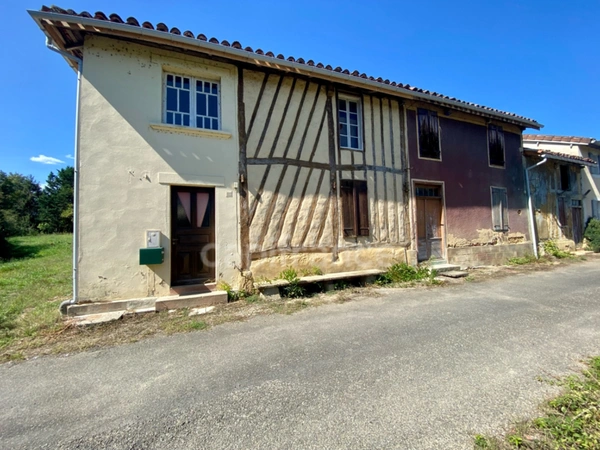 Dpt Gers (32), à vendre proche d’ESTANG ensemble de 3 maisons pour un total de 193 m2 sur 1466 m2 de terrain 