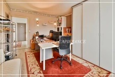 Maison à vendre 6 pièces de 170 m2 habitables proche de VILLENEUVE-DE-MARSAN (40) sur 1714 m2 de terrain 