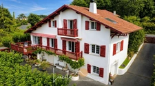 Maison basque avec vue panoramique sur les Pyrénées – Un véritable coup de cœur ! USTARITZ (64)
