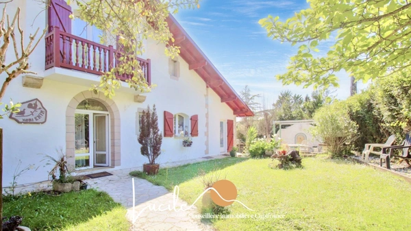 Maison basque avec vue panoramique sur les Pyrénées – Un véritable coup de cœur ! USTARITZ (64)