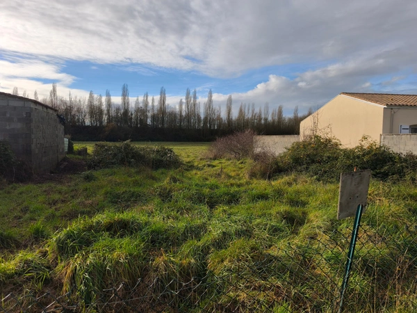 Axe 4 voies La Rochelle / Niort, terrain à vendre de 524m²