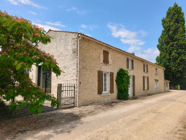 Maison à vendre Proche 4 voies reliant La Rochelle / Niort dans secteur Calme