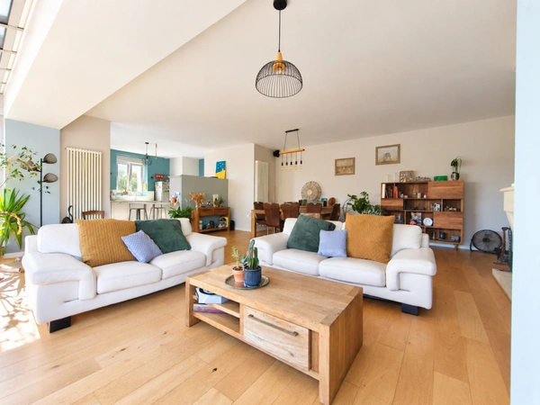 Maison de plain pieds à vendre - centre ville de Surgères 