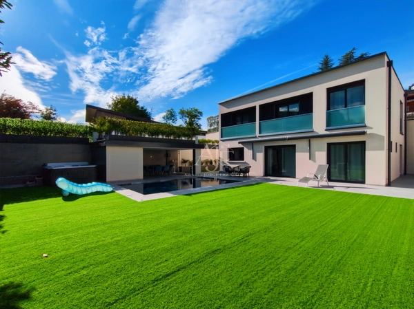 Dpt Haute Savoie (74), à vendre THONON-LES-BAINS - VILLA D’ARCHITECTE CONTEMPORAINE AVEC PISCINE ET POOL HOUSE
