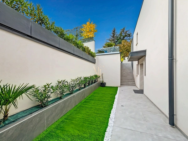 Dpt Haute Savoie (74), à vendre THONON-LES-BAINS - VILLA D’ARCHITECTE CONTEMPORAINE AVEC PISCINE ET POOL HOUSE