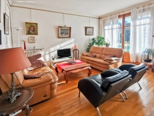 Dpt Haute Savoie (74), à vendre EVIAN LES BAINS appartement T5 de 123 m2 proche embarcadère