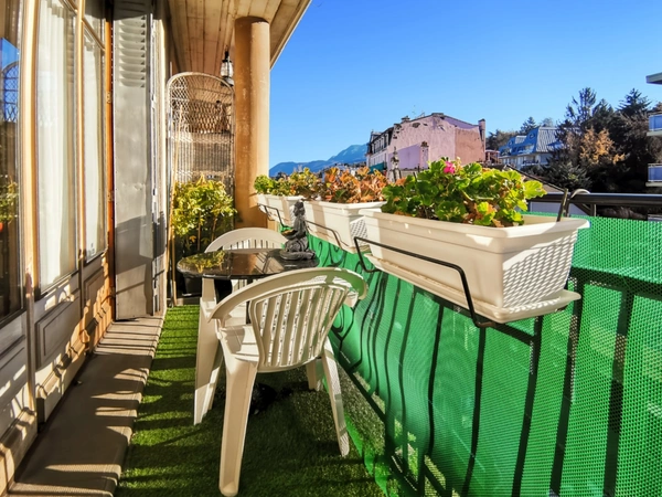 Dpt Haute Savoie (74), à vendre EVIAN LES BAINS appartement T5 de 123 m2 proche embarcadère