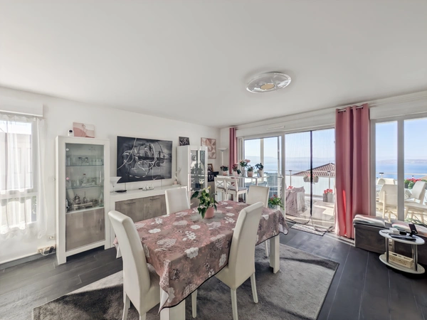 À vendre appartement 4 pièces EVIAN LES BAINS (74) - Magnifique T4 récent avec vue panoramique sur le lac Léman