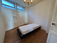 Maison à vendre 85,000€ CERESTE (04)