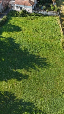 TERRAIN A BATIR 1640 M² PROCHE DE FEURS