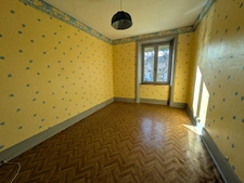 MAISON A RENOVER - ESSERTINES EN DONZY , 7 pièces , 164 m² , 4 /5 chambres , COMBLES, CAVE, GARAGE , TERRAIN 526 m²