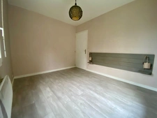 Appartement à fort potentiel à rafraîchir.