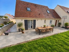 Jolie maison, économique, endroit, calme ( BRENOUILLE) 
