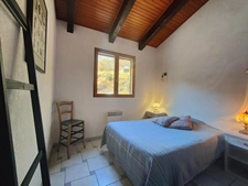 Villa plain pied en pierres avec piscine