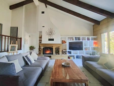 Villa plain pied en pierres avec piscine