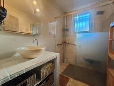 Villa plain pied en pierres avec piscine