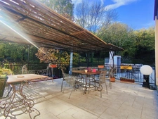 Villa plain pied en pierres avec piscine