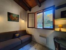 Villa plain pied en pierres avec piscine