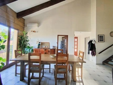 Villa plain pied en pierres avec piscine