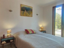Villa plain pied en pierres avec piscine