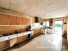  Virson cette maison sur 1600 m² de terrain n’attend que votre vision pour révéler tout son potentiel.