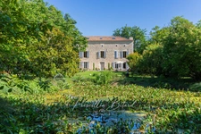 Propriété de caractère dans un écrin de verdure, proche de La Rochelle