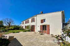 Grande maison familiale avec dépendances et fort potentiel d'aménagement