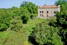 Propriété de caractère dans un écrin de verdure, proche de La Rochelle