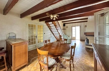 Une maison aux volumes rares avec sous-sol total, garage XXL et fort potentiel d’aménagement !