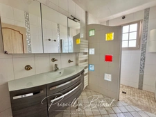 Aigrefeuille d'Aunis, maison de plain-pied avec piscine, garage de 80 m² et bureau indépendant