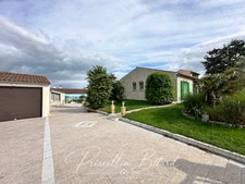 Aigrefeuille d'Aunis, maison de plain-pied avec piscine, garage de 80 m² et bureau indépendant