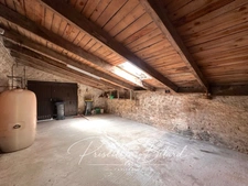 Maison à rénover avec grandes dépendances. Fort potentiel
