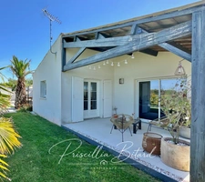 Belle maison familiale de plain-pied avec piscine et espace indépendant