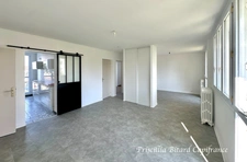 Appartement T4 en rez-de-chaussée avec jardin privatif et cave