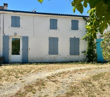 Le charme d'un environnement verdoyant allié au confort d'une maison familiale