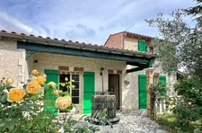Une maison aux volumes rares avec sous-sol total, garage XXL et fort potentiel d’aménagement !