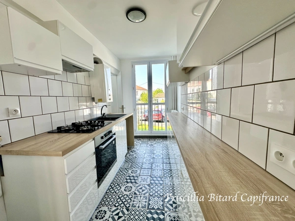 Appartement T4 en rez-de-chaussée avec jardin privatif et cave
