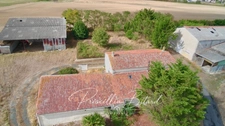 Maison à rénover avec grandes dépendances. Fort potentiel