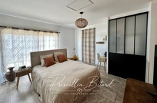 Belle maison familiale de plain-pied avec piscine et espace indépendant
