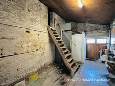  Virson cette maison sur 1600 m² de terrain n’attend que votre vision pour révéler tout son potentiel.