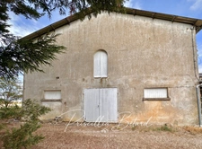 Maison à rénover avec grandes dépendances. Fort potentiel