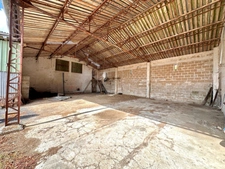 Maison à rénover avec grandes dépendances. Fort potentiel