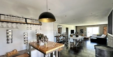 Belle maison familiale de plain-pied avec piscine et espace indépendant