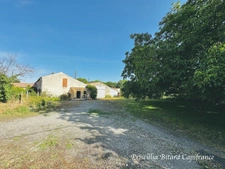  Virson cette maison sur 1600 m² de terrain n’attend que votre vision pour révéler tout son potentiel.