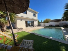 Dpt  (), à vendre  GRAU D'AGDE  villa P6  195 m² avec piscine, garage, suites parentales