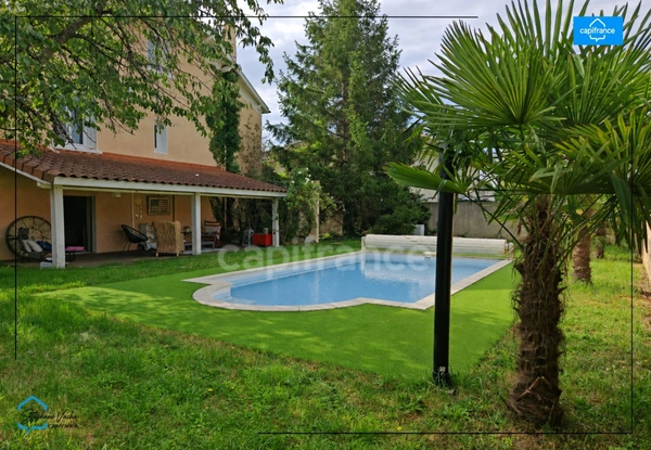 Maison de caractere 140m2, piscine , dependance attenante de 65 m², terrain 1000m2