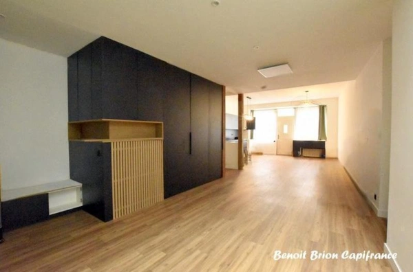 Maison de ville 148 m² – Centre d’Antrain – 4 chambres – Grande cave