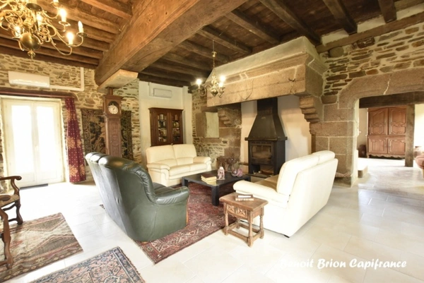 À vendre – Demeure historique en pierre d'environ 260 m² sur 2 hectares – Lapenty (50), à proximité de Saint-Hilaire-du-Harcouët